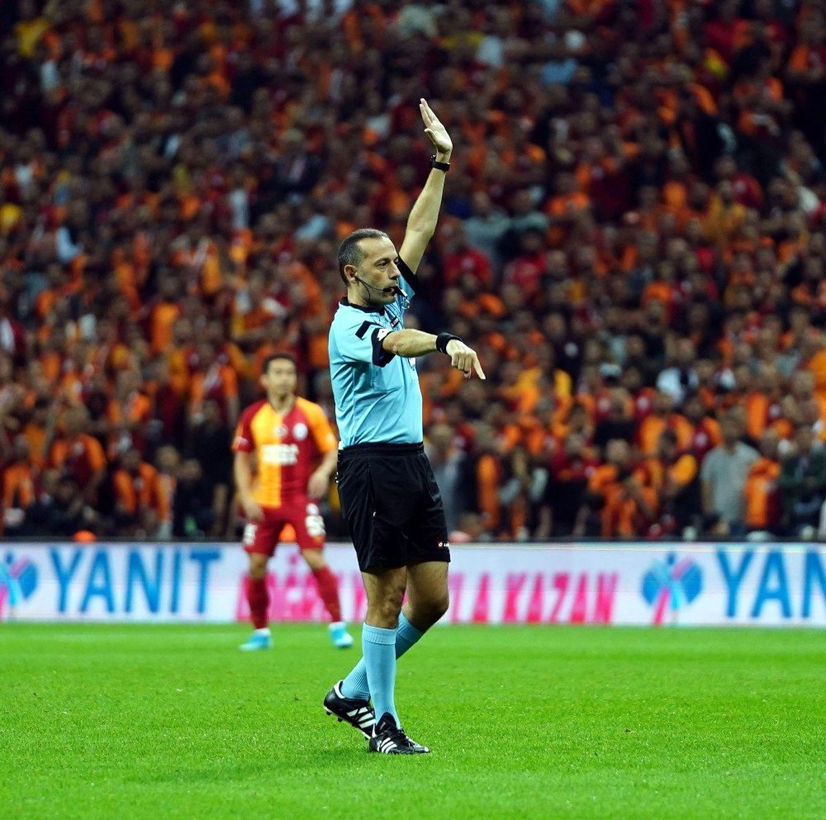 Cüneyt Çakır\'ın derbi raporu