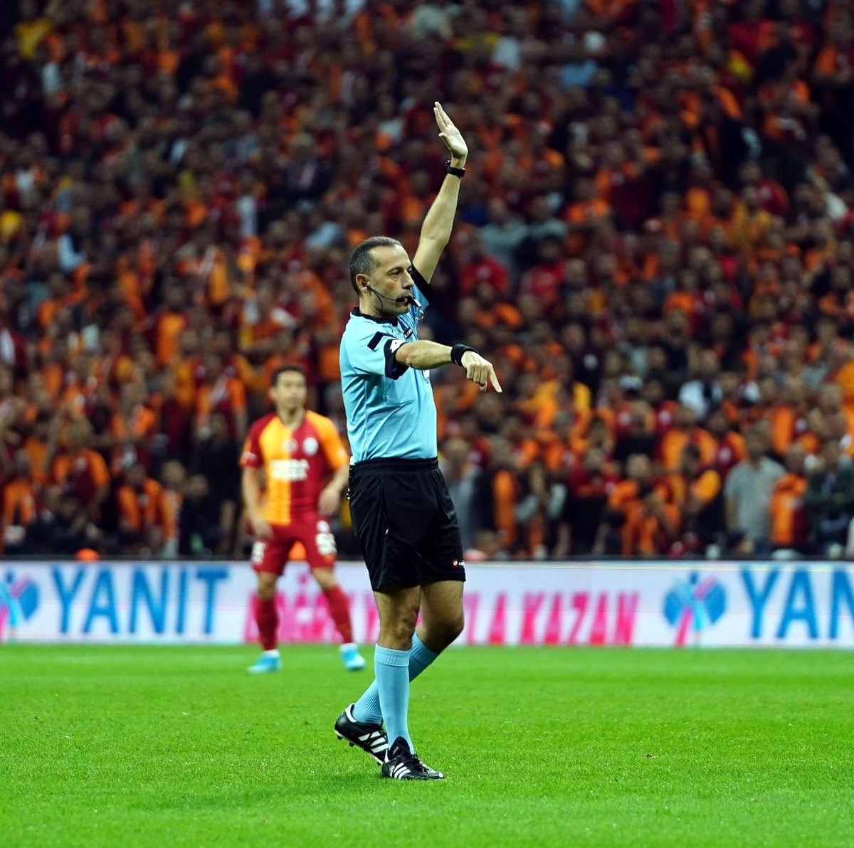 Cüneyt Çakır\'ın derbi raporu