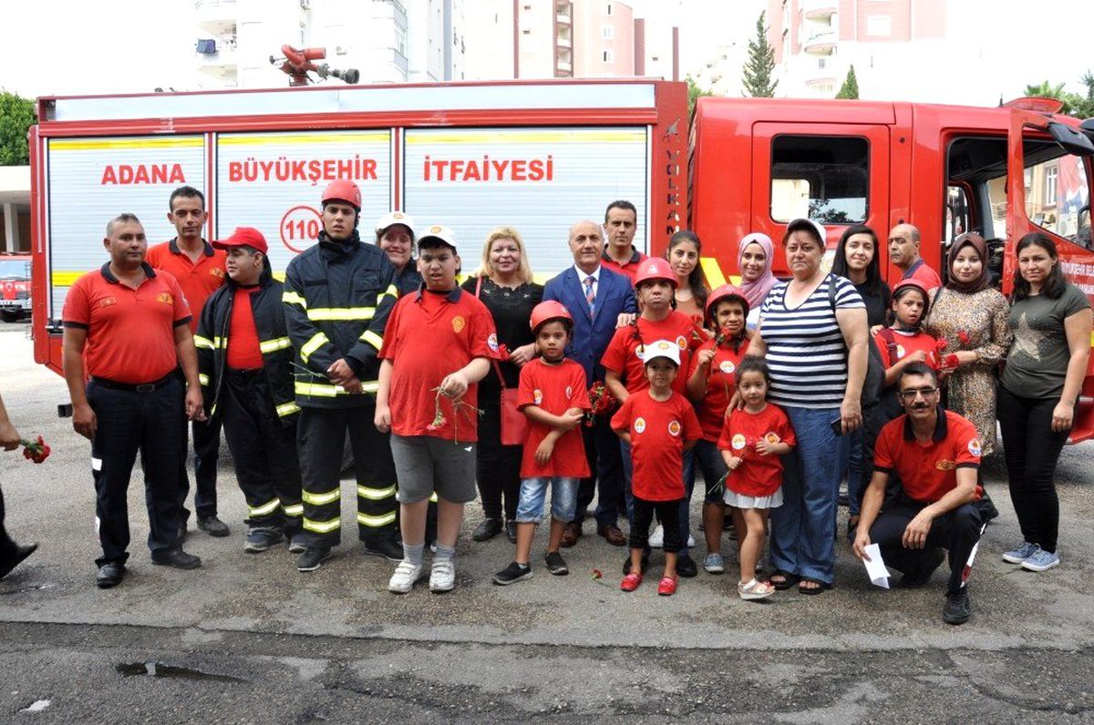 Engelliler bir günlüğüne itfaiye eri oldu