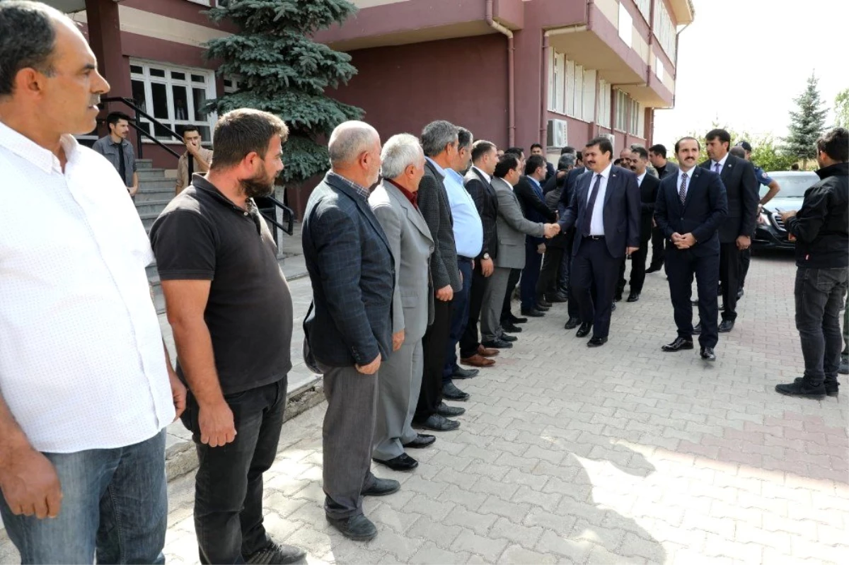 Erzincan protokolü Tercan ve Otlukbeli\'de muhtarlarla bir araya geldi