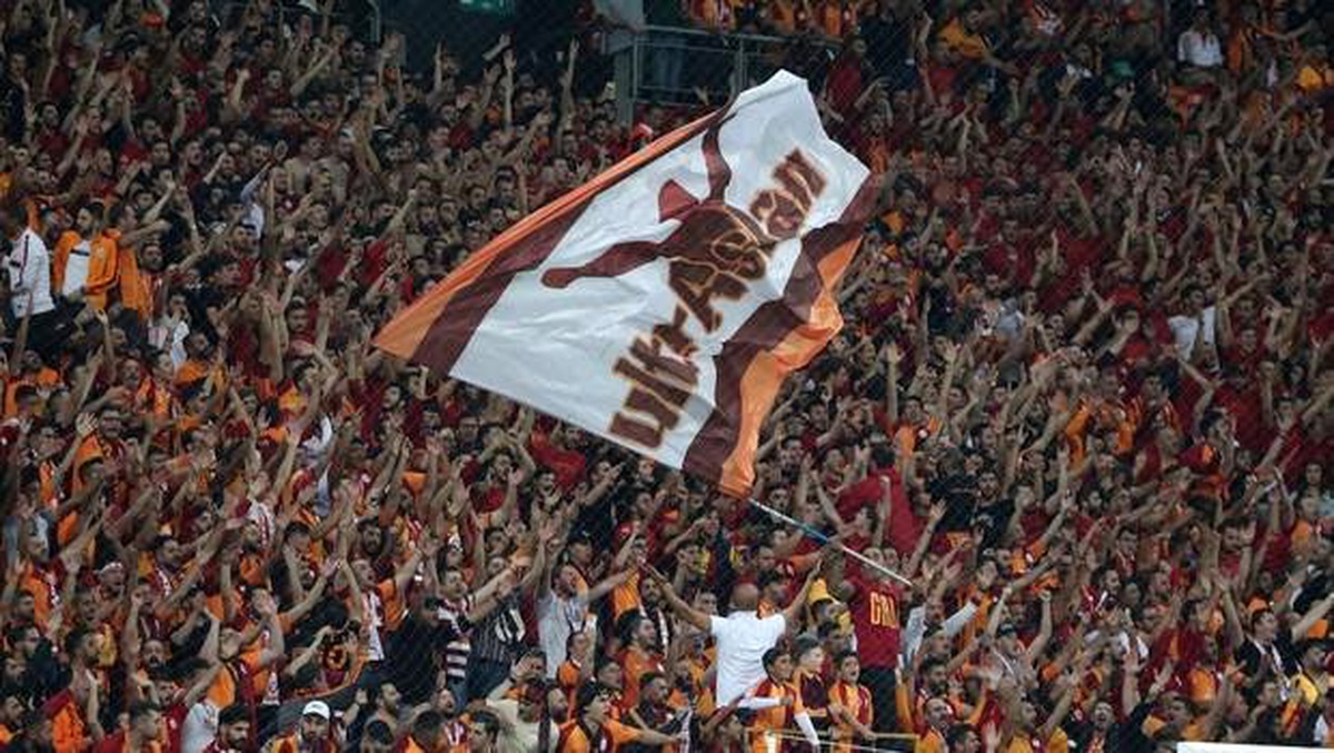 Galatasaray - Fenerbahçe derbisinde seyirci rekoru kırıldı