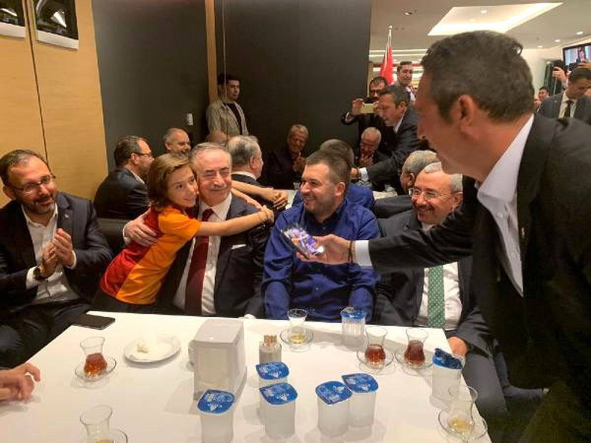 Galatasaray ve fenerbahçe derbisinde anlamlı fotoğraf