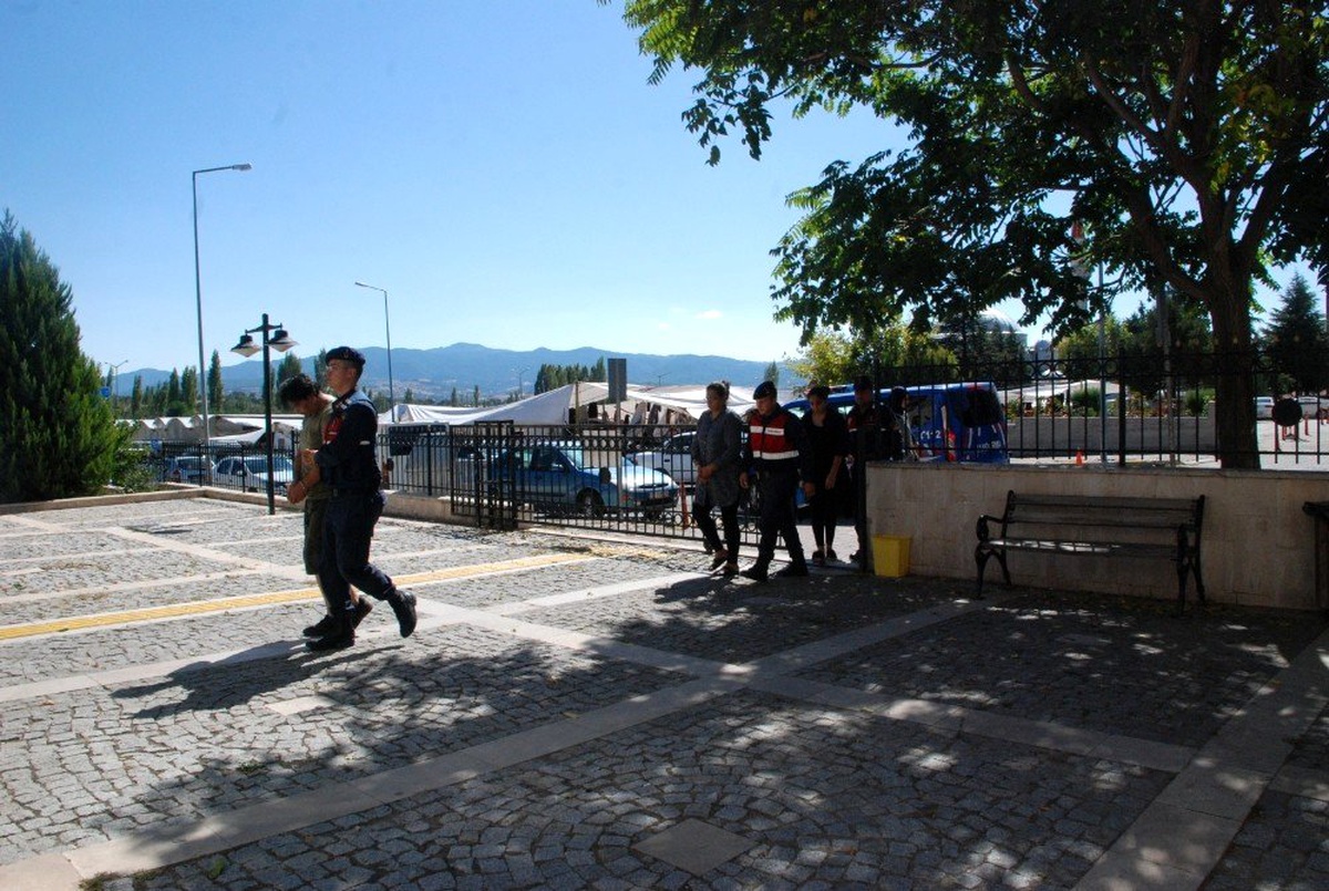 Gediz\'de tırnakçılık ve kapkaç yapan İran uyruklu şahıs tutuklandı