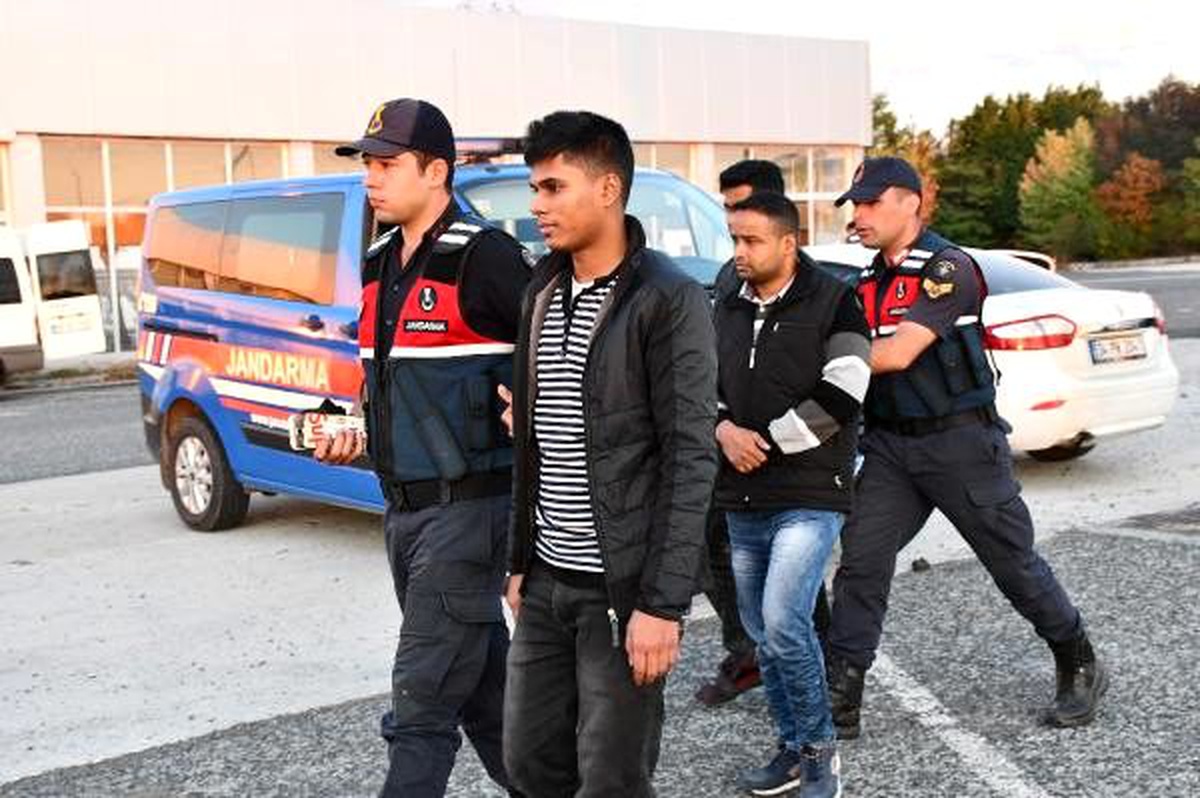 \'Hayat yolu konvoyu\' çağrısıyla yola çıkan kaçak göçmenler yakalandı