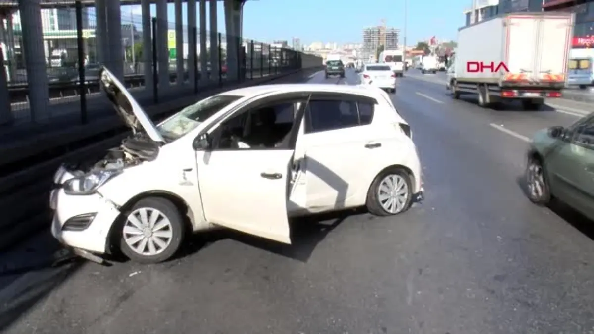 İstanbul-avcılar\'da yol ayrımındaki kaldırıma çarpan otomobil yola savruldu