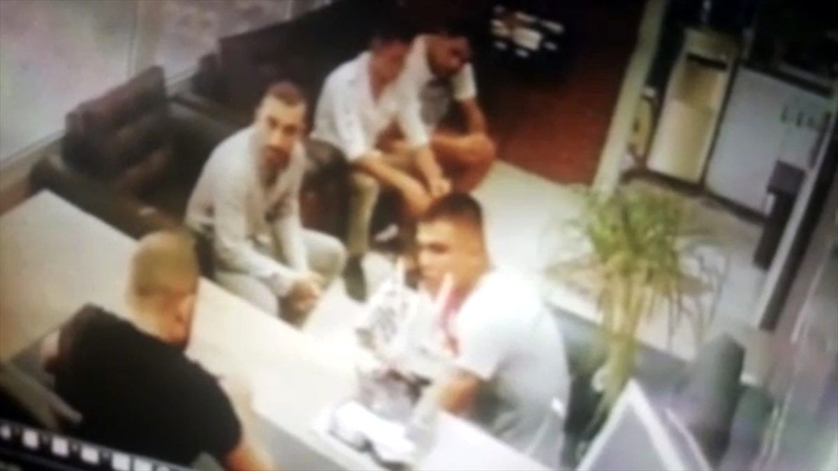 İzmir\'de iş yerindeki silahlı saldırı güvenlik kamerasında