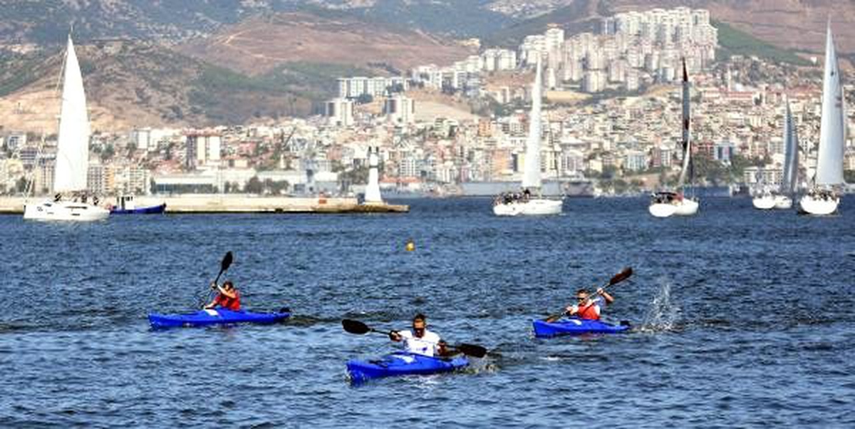 İzmir körfezi\'nde festival coşkusu
