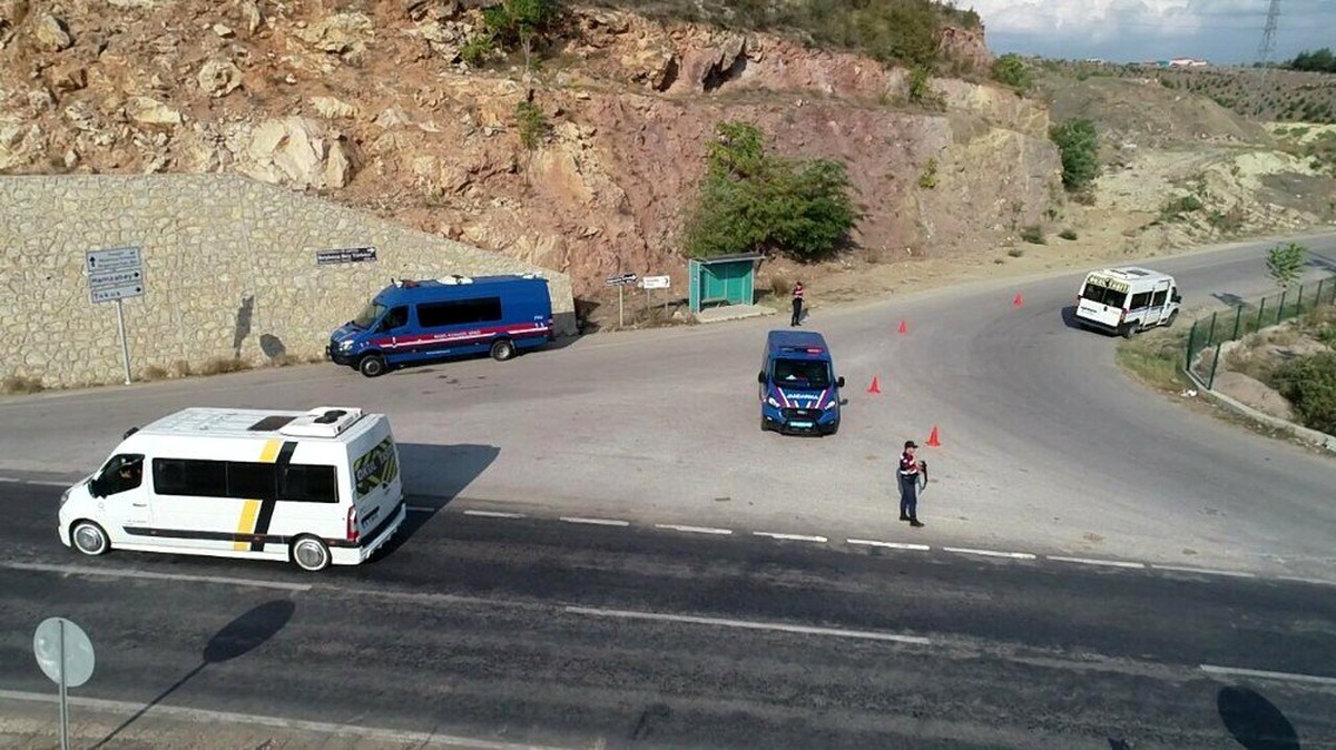 Jandarmadan şok yol uygulaması
