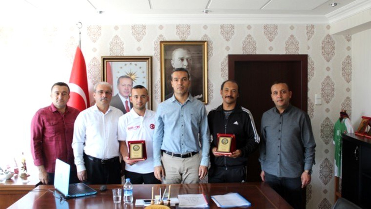 Kaymakam, Türkiye üçüncüsü sporcuyu ödüllendirildi