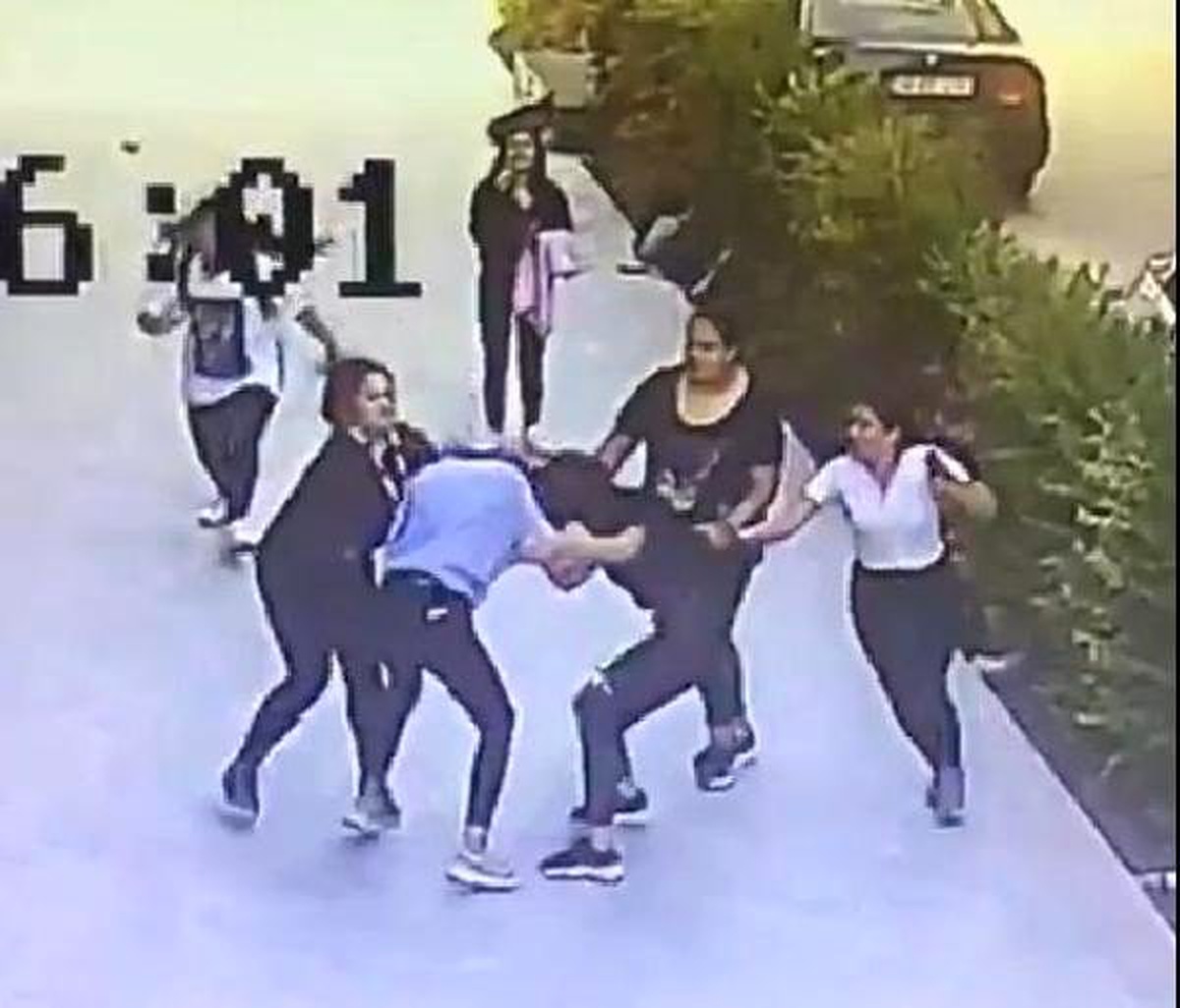 Kız öğrenci, tartıştığı 5 kız tarafından dövüldü