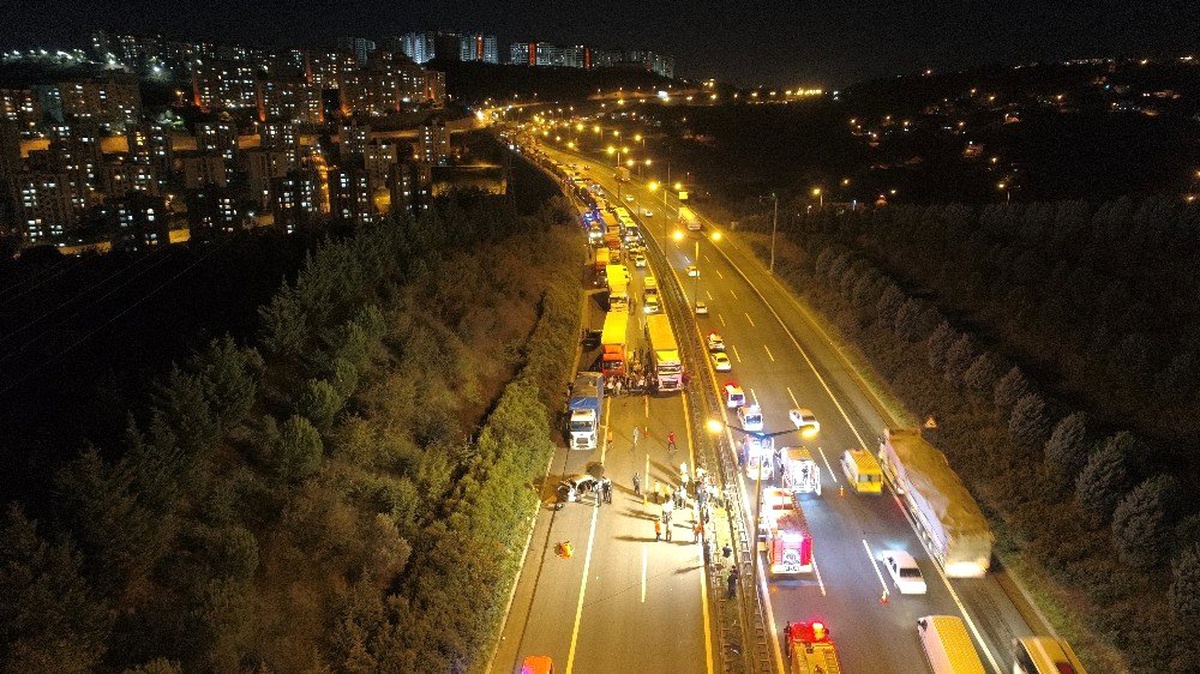 Kocaeli\'de 3 kişinin öldüğü kaza alanı havadan görüntülendi