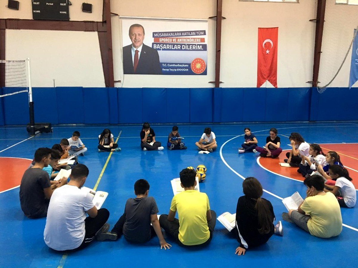 Önce Kur\'an-ı Kerim okuyorlar sonra antrenmana başlıyorlar