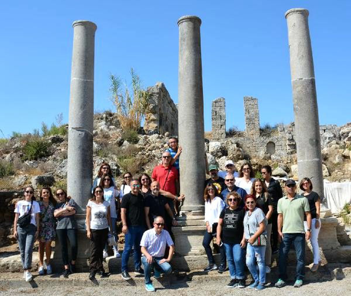 Perge antik kenti\'nde 52 sütun ayağa kaldırıldı