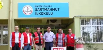 Salihli Kızılay öğrencileri sevindirdi