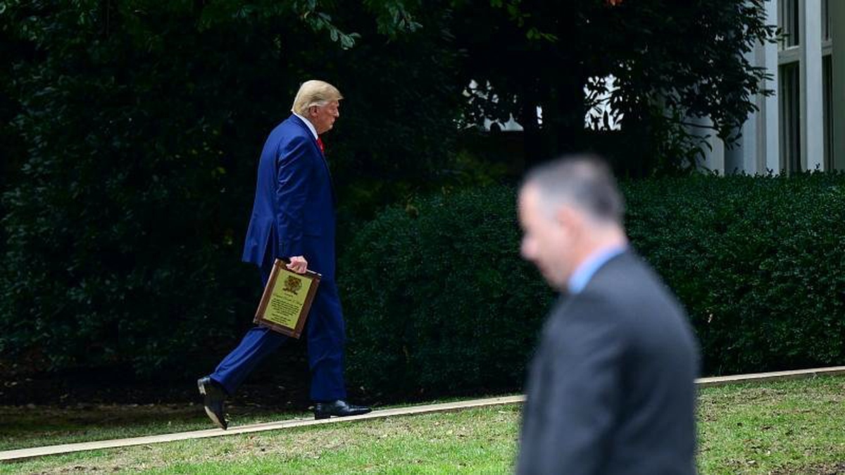 Trump\'ın azil süreci: Dışişleri Bakanı Pompeo\'dan Ukrayna ile ilgili belgeler istendi