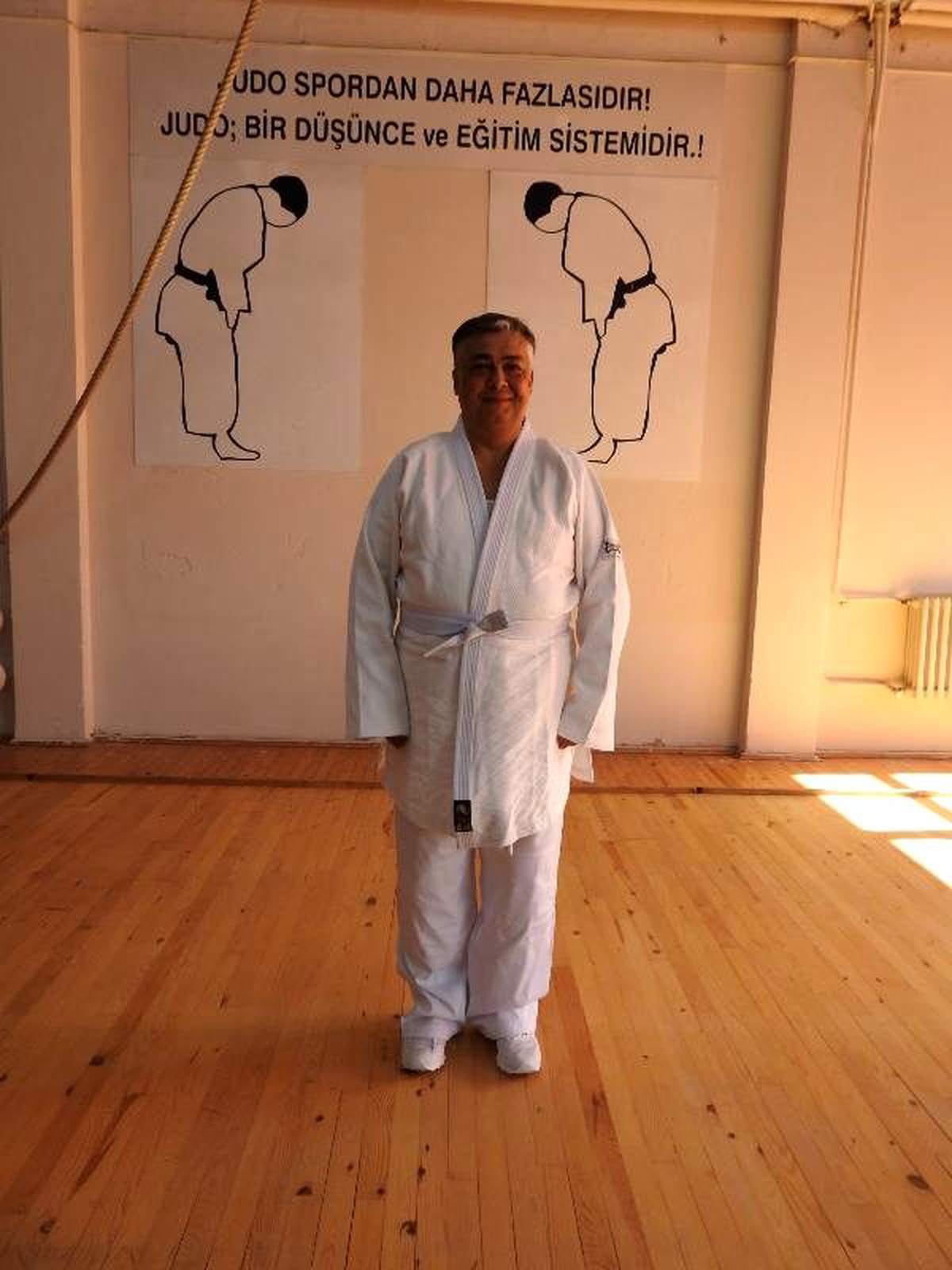 Vali yardımcısı salon açılışına \'judo\' kıyafetiyle katıldı