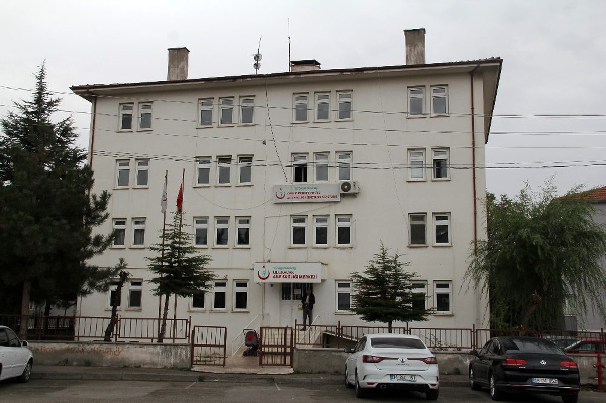 Yıkım kararı verilen binada sağlık hizmeti
