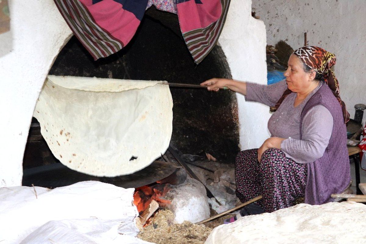 Yozgat\'ta oklavalar kış sofraları için dönüyor