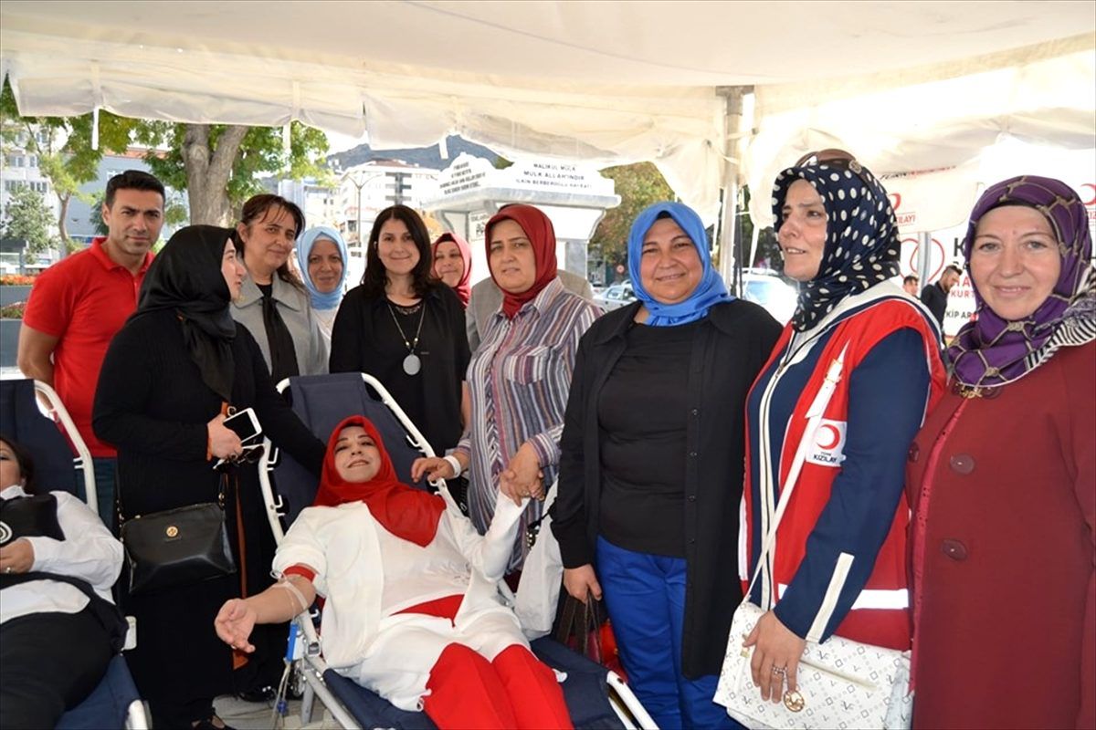 Afyonkarahisar Kadınlar Meclisinden kan bağışı