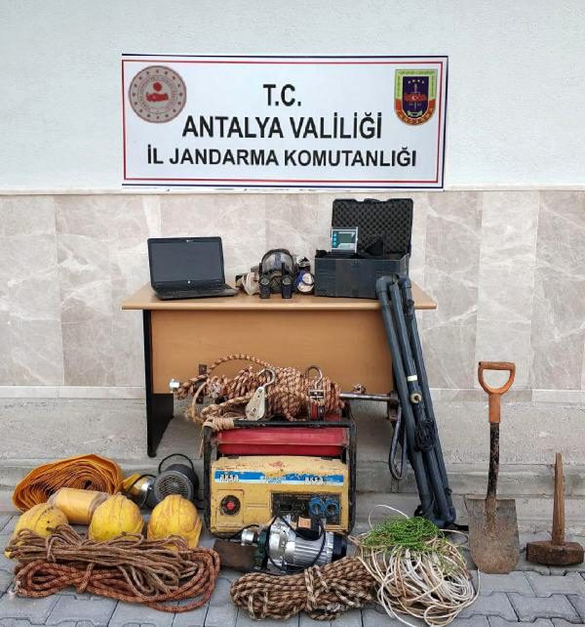 Antik kentte kazı yapan 7 kişi yakalandı