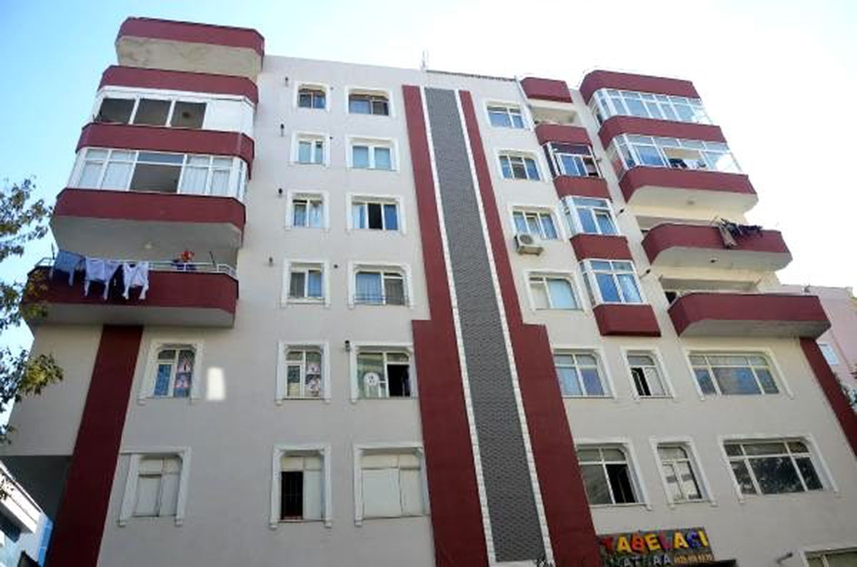 Avcılar\'da 3 bloktan oluşan 30 daireli bina mühürlendi