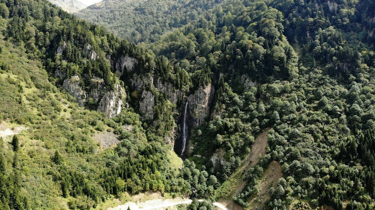 Aytaş Asmasu Şelalesi turistlerin ilgisini çekiyor