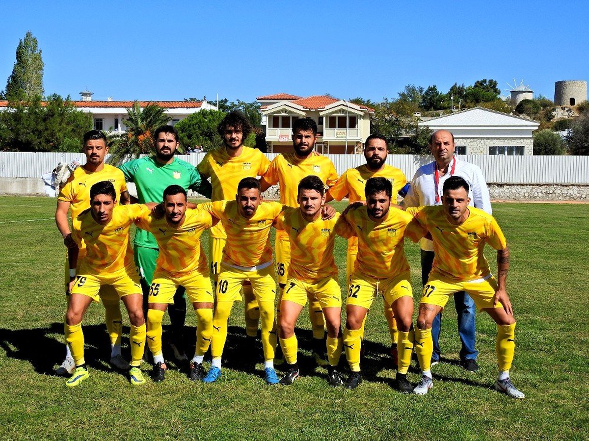 Çeşme Belediyespor galibiyetle, Alaçatıspor mağlubiyetle başladı