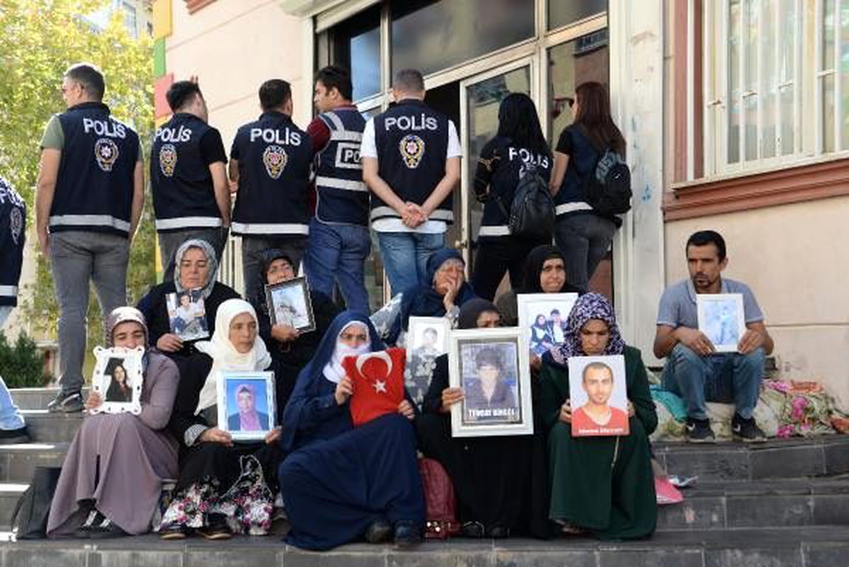 Diyarbakır\'da hdp önündeki eylemde 27\'nci gün