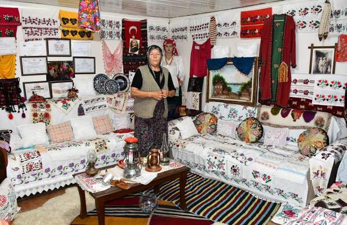 Gençlere geçmişi öğretmek için 5 bin eşyalı \'kültür evi\' oluşturdu