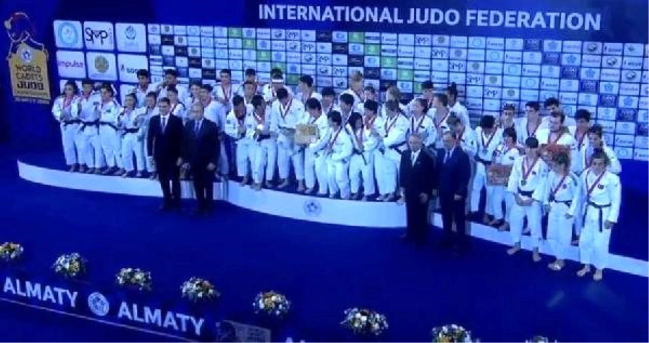 Judoda ümitler, karma takımda dünya üçüncüsü oldu