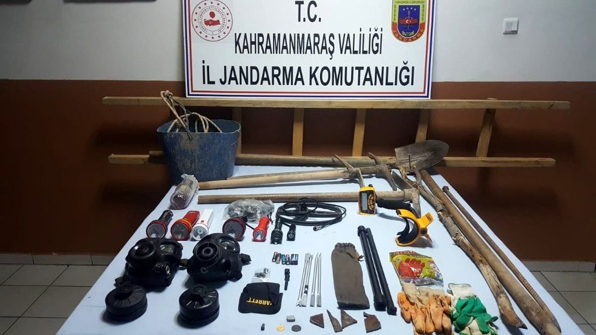 Kahramanmaraş\'ta define arayan 5 kişi yakalandı