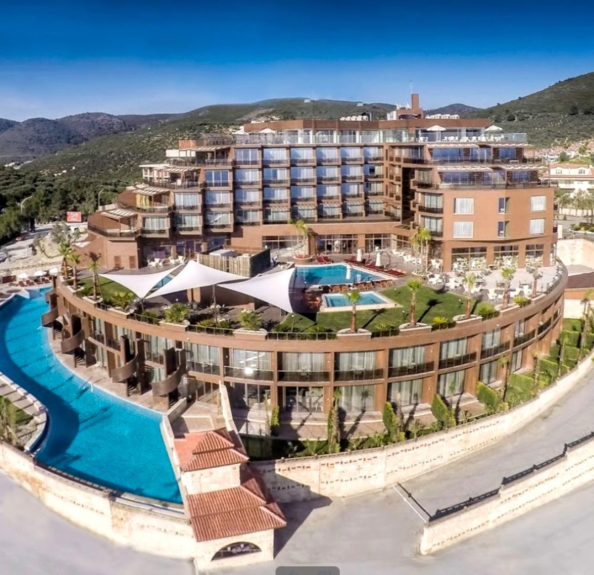 Kuşadası\'nda ünlü 5 yıldızlı otel icradan satışa çıkarıldı