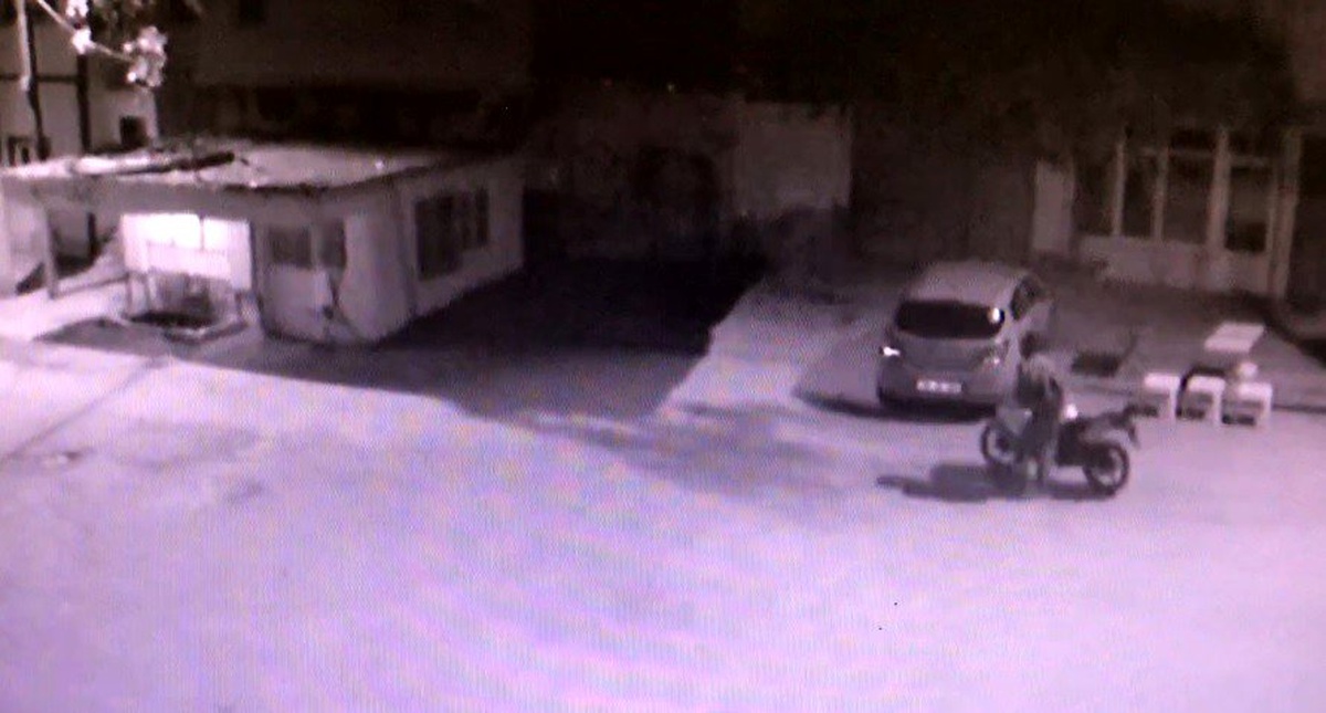 Motosikletli hırsız köy köy gezip, dükkanları soydu
