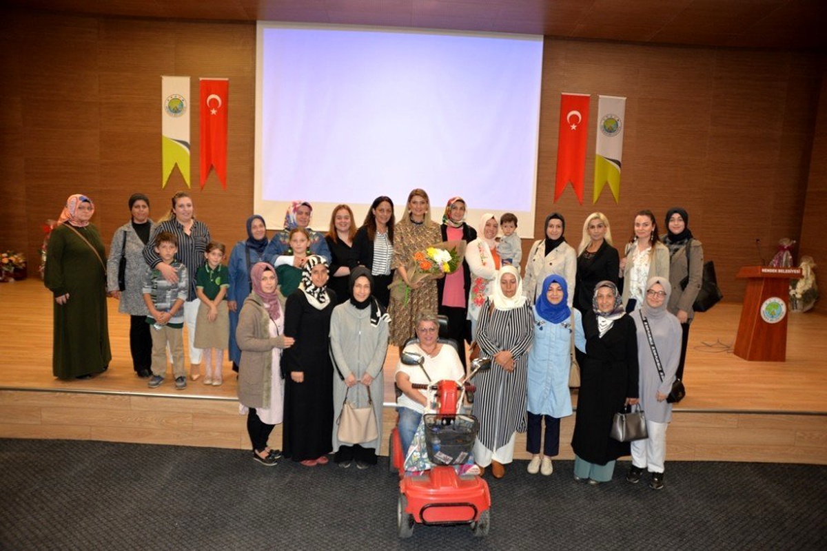 \'Mutlu Çocuk Yetiştirme Sanatı\' konulu seminer Hendek\'te düzenlendi