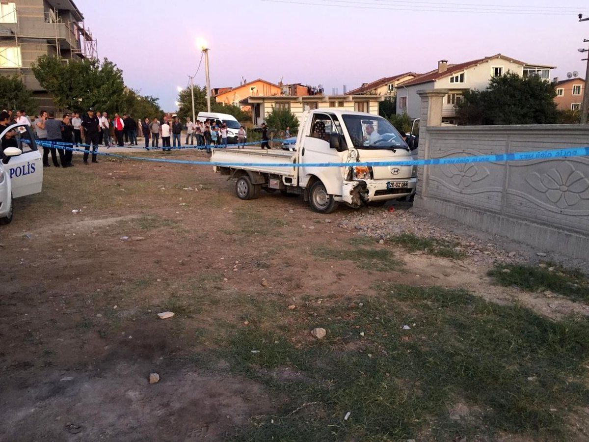 Oyun oynayan çocukların arasına daldı: 1 çocuk öldü, 1\'i yaralandı