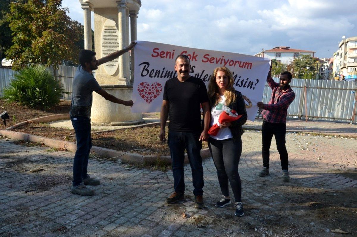 Şantiyede drone ile sürpriz evlilik teklifi