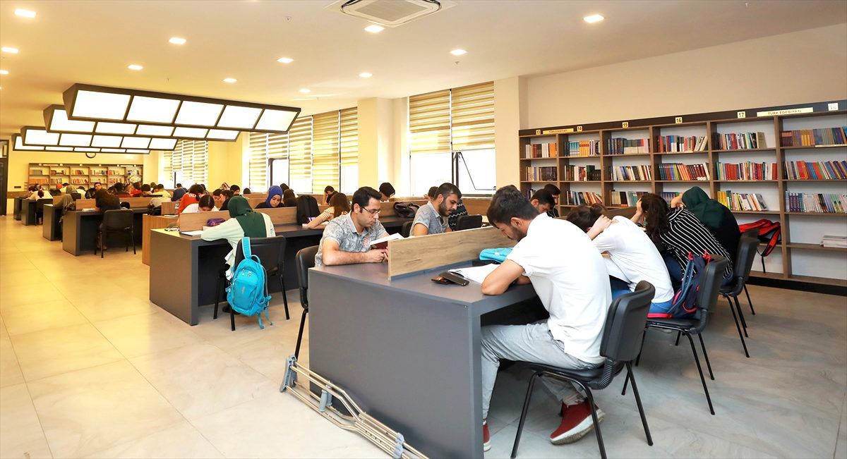 Şehitkamil\'de gençlik kütüphanelerine ilgi