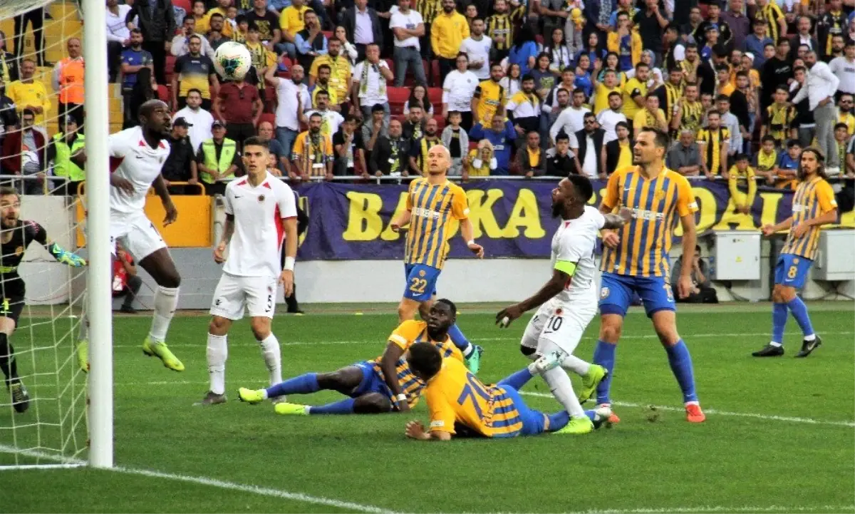 Süper Lig: MKE Ankaragücü: 0 - Gençlerbirliği: 0 (İlk yarı)