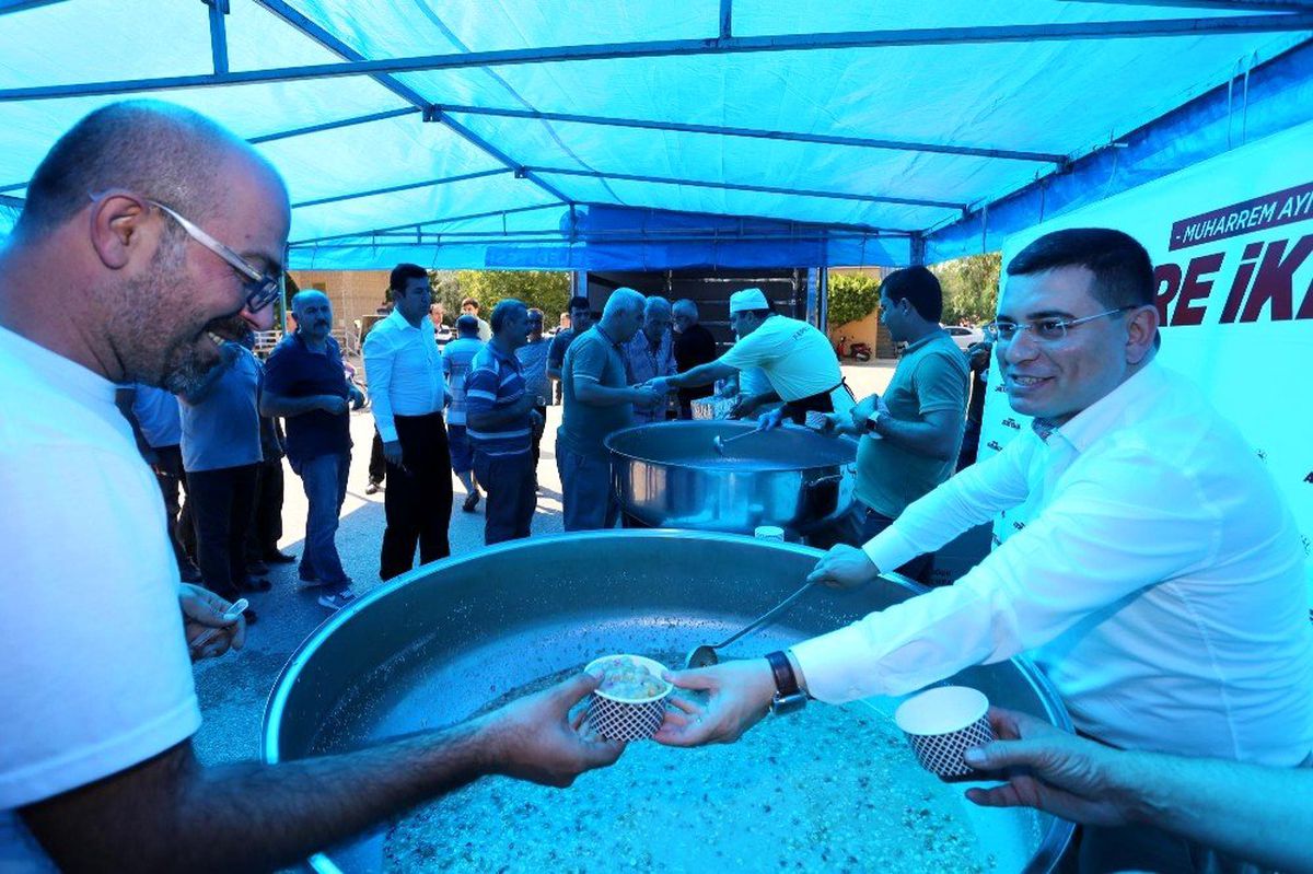 Tütüncü\'den sanayi esnafına aşure