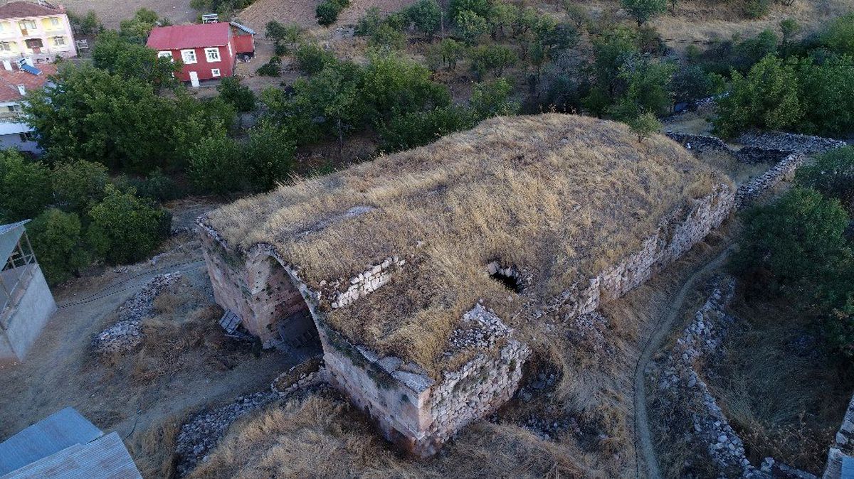 750 yıllık kervansaray restore edilmeyi bekliyor