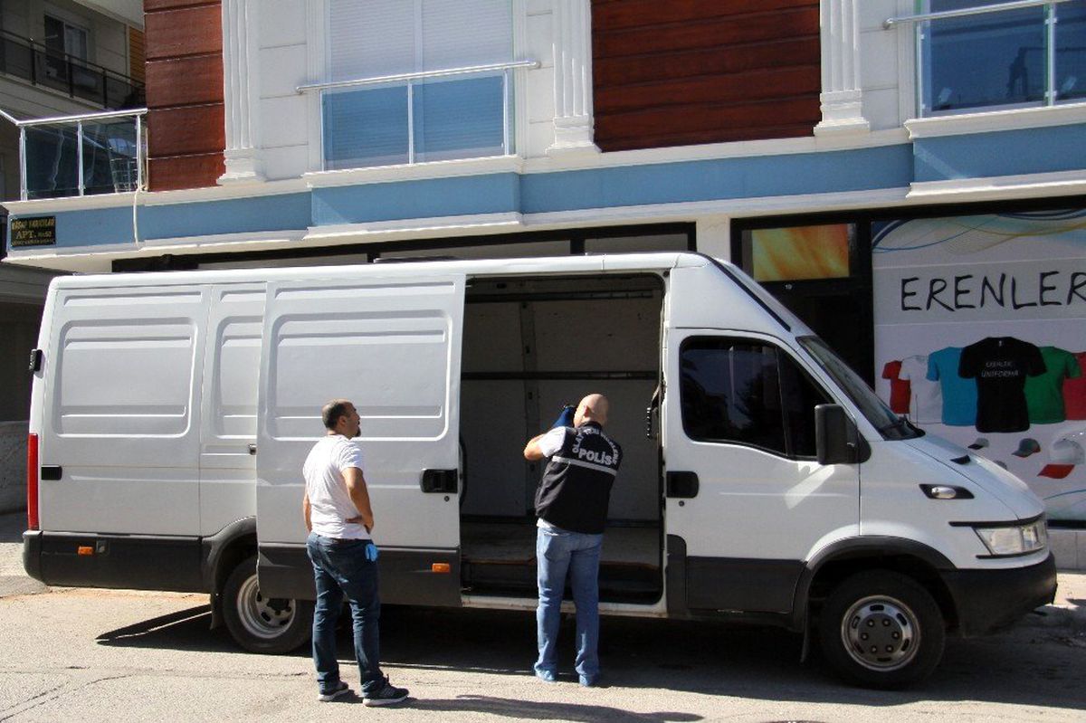 Antalya\'da minibüste şüpheli ölüm
