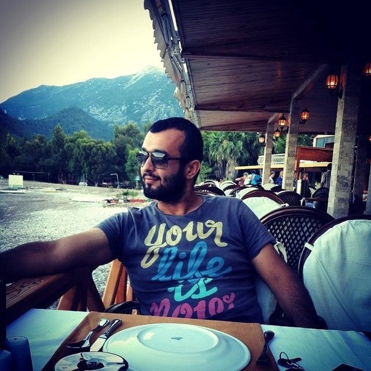Antalya\'da otomobil eve çarptı: 1 ölü, 1 yaralı