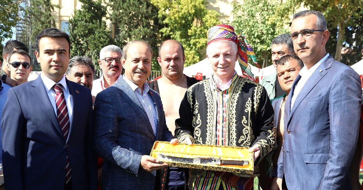 Aşırtmalı aba güreşi Türkiye Şampiyonası Oğuzeli\'nde yapıldı
