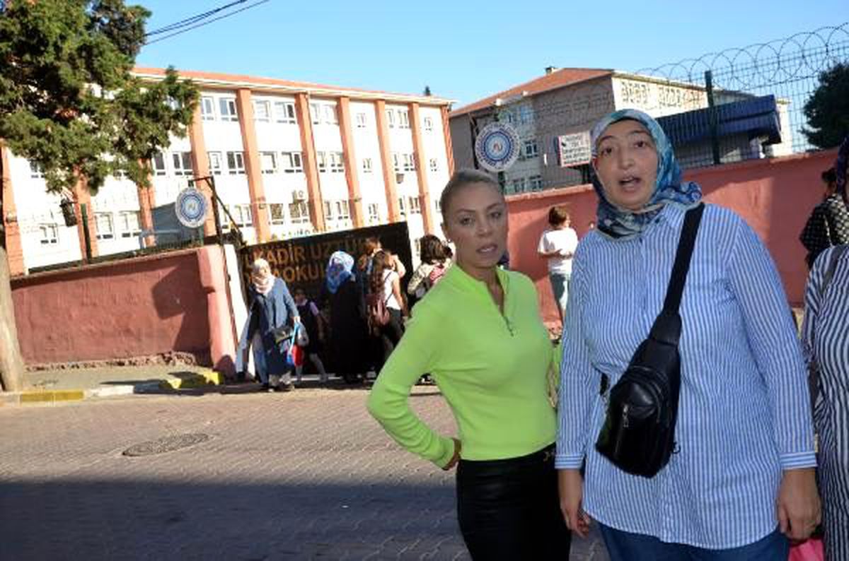 Avcılar\'da veliler, tatil edilen okulun yeniden yapılmasını istedi