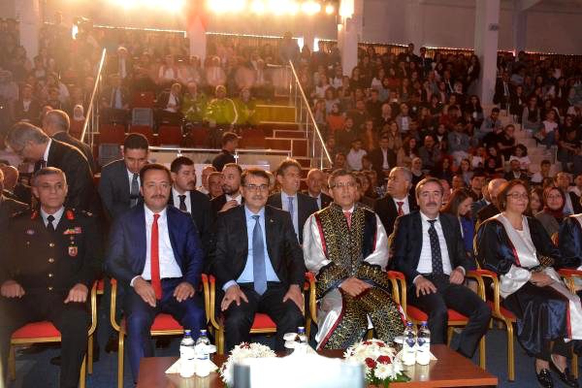Bakan dönmez: yerin altına vurduğumuz her matkap, türkiye\'nin aydınlık geleceğine imzadır