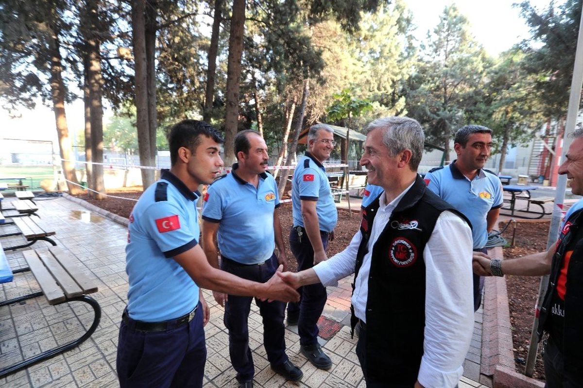 Belediye Başkanı Tahmazoğlu itfaiyecileri ziyaret etti