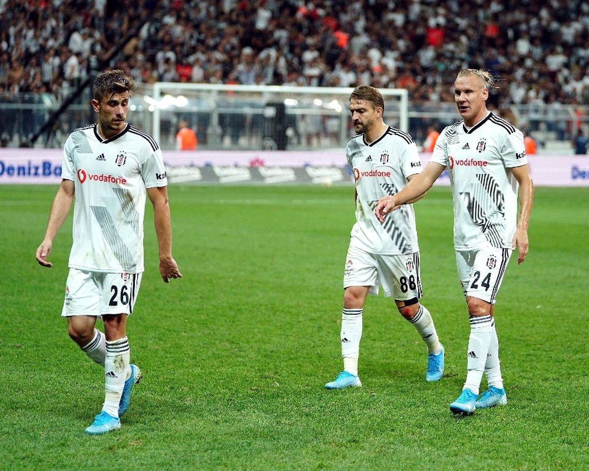 Beşiktaş\'ta takım formsuz, yönetim belirsiz!