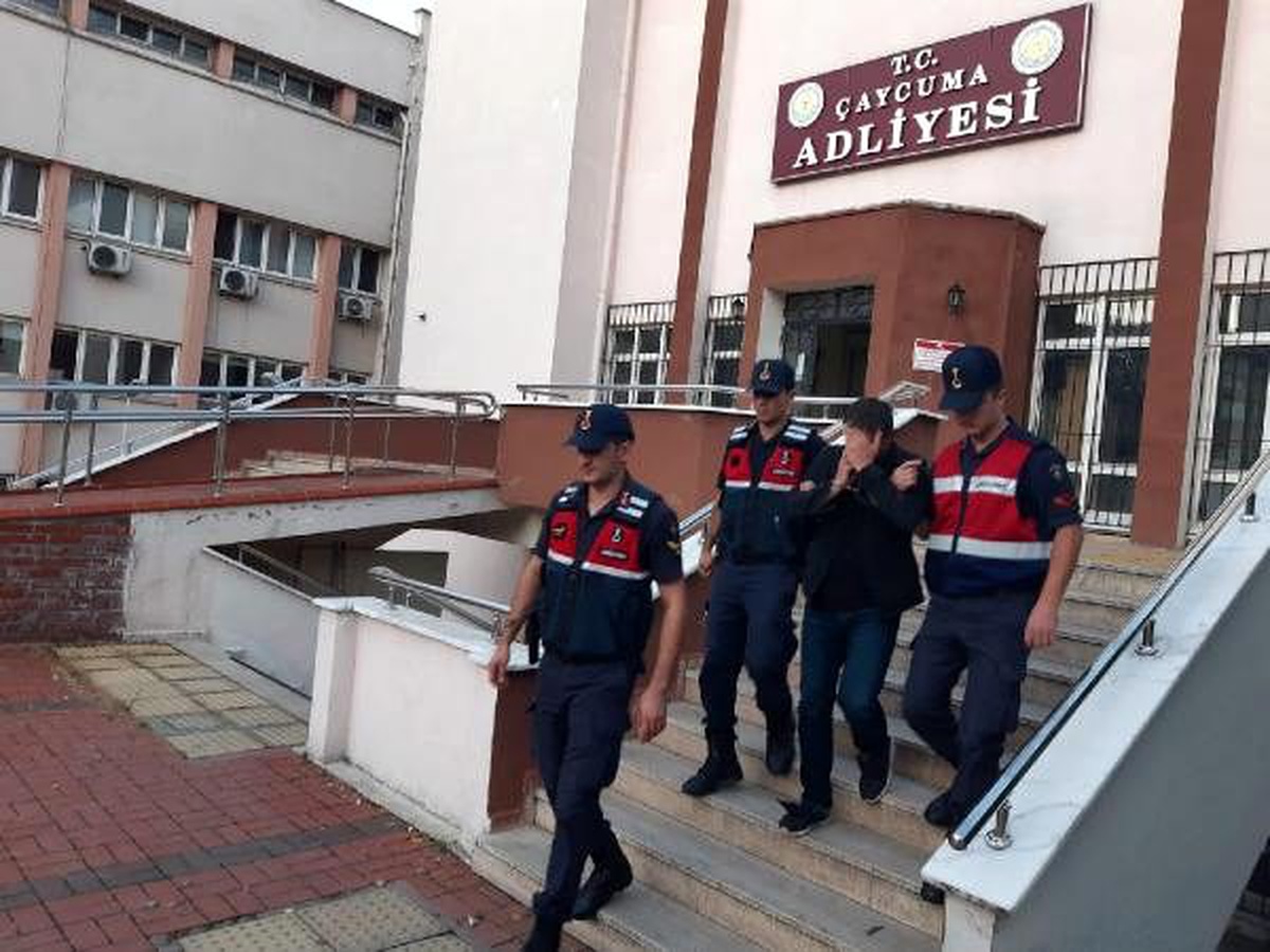 Boşandığı eşini darbederken jandarmaya yakalandı, tutuklandı