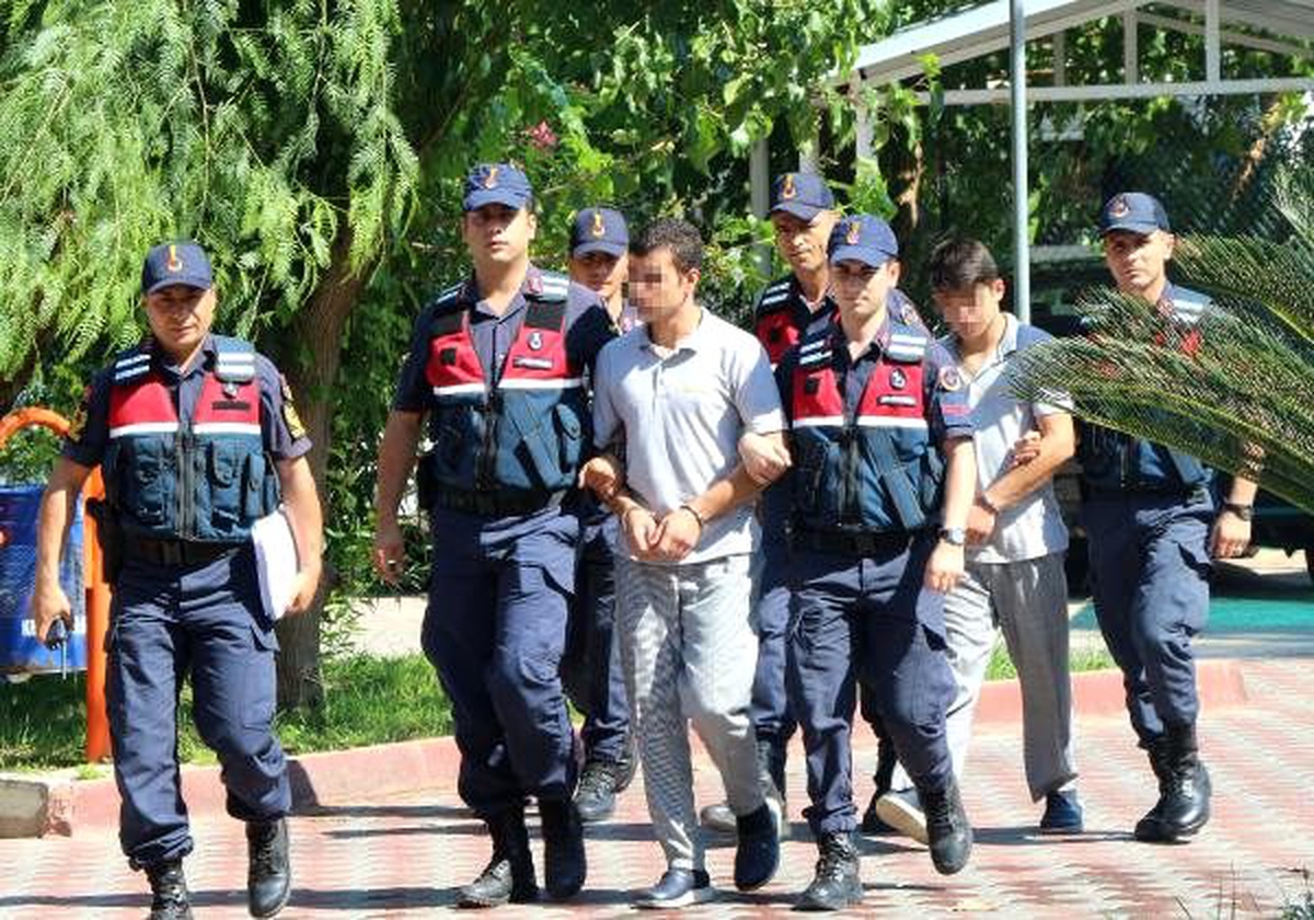 Çaldıkları motosikletin biriyle kaza yapmış, diğerini yakmışlar