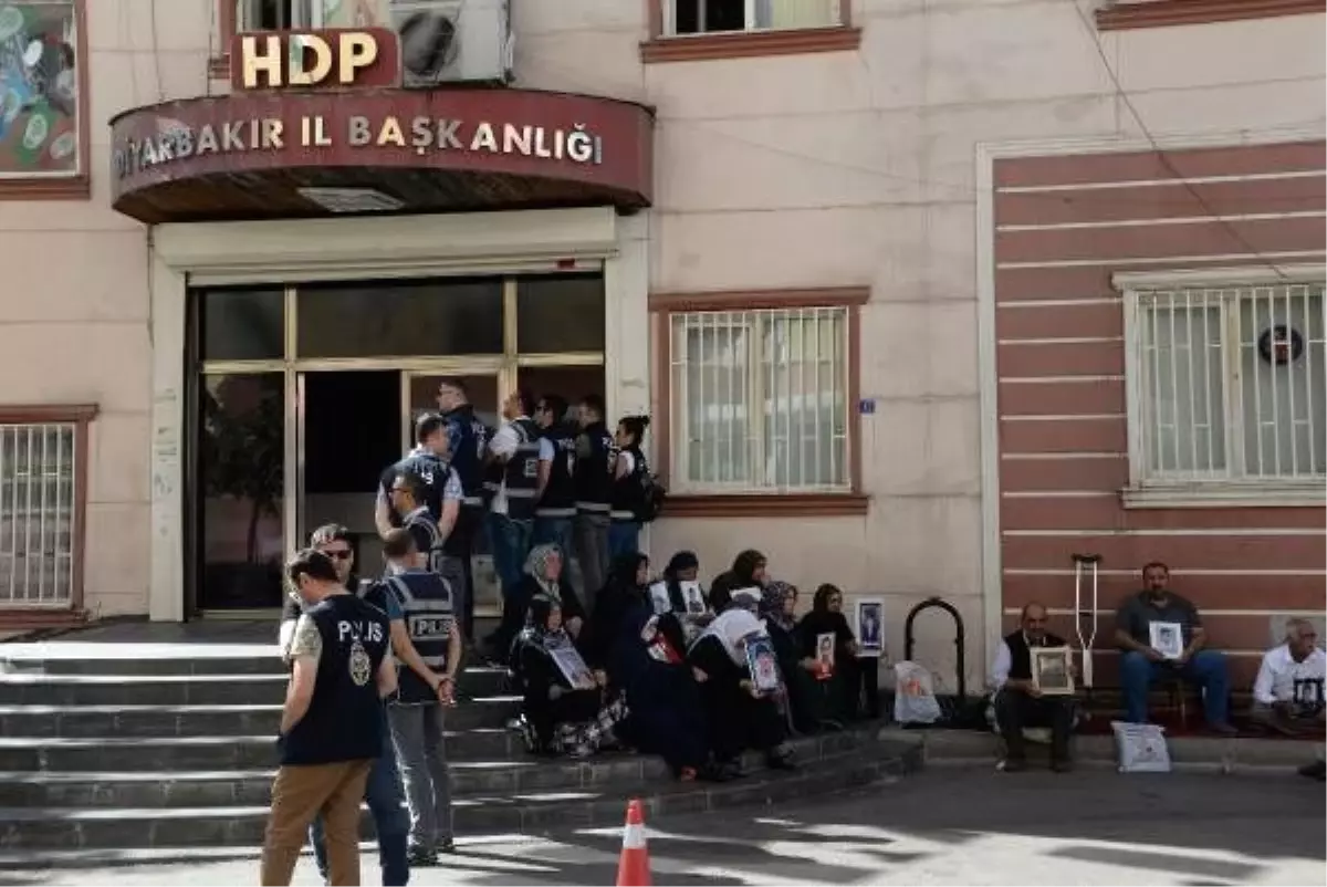 Diyarbakır\'da hdp önündeki eylemde 28\'inci gün